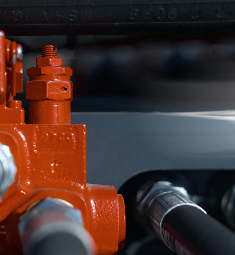 2-FAST gibt es in zwei Varianten: entweder mit eigenem Hydrauliksystem oder es wird bei dem Model 2-FAST direct über die Traktorhydraulik angetrieben.