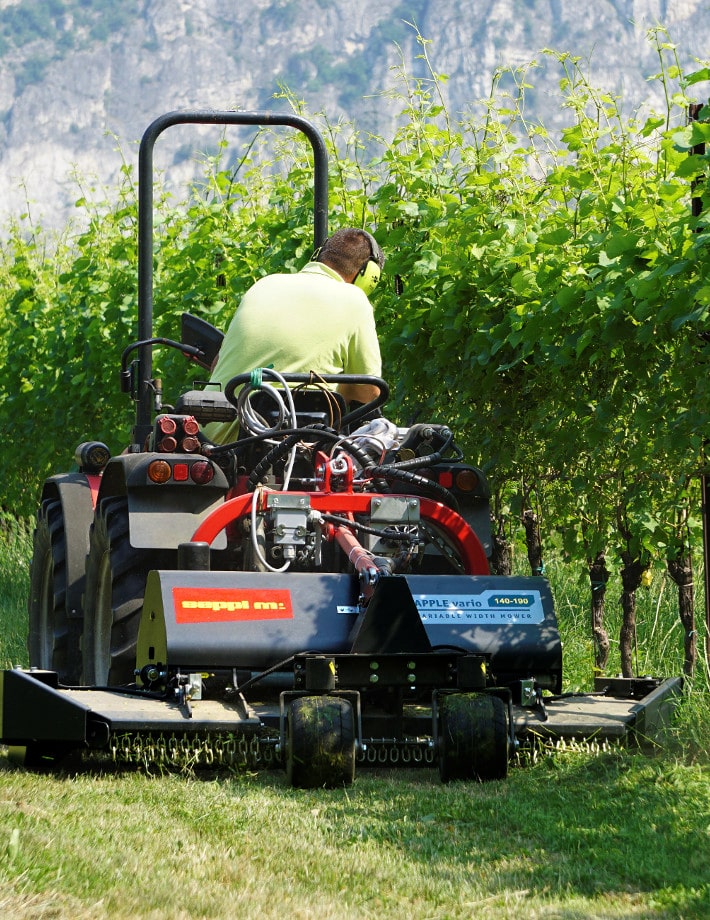 APPLE vario - Durch das Öffnen und Schließen der Flügel kann die Arbeitsbreite des Mulchers je nach Modell um 35 bis 70 cm erweitert werden.