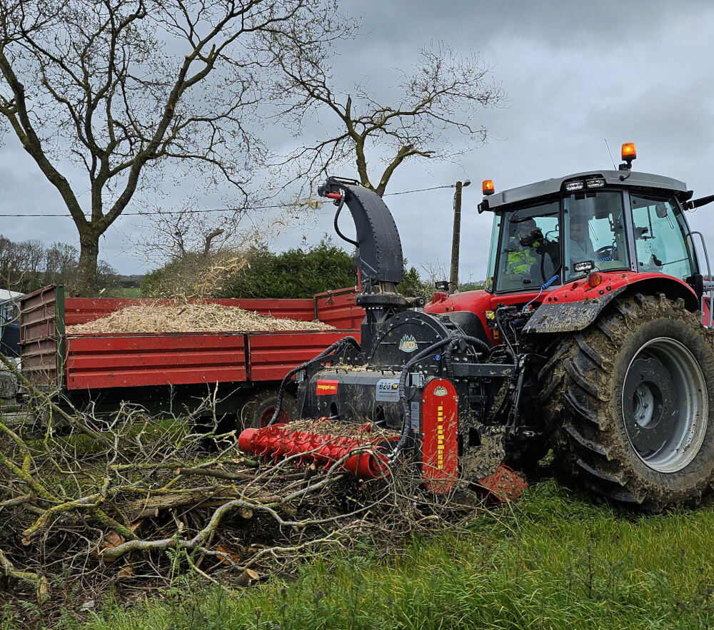 B20 - Innovatives Mulchgerät, welches das Mulchen und Sammeln in einem Arbeitsgang vereint.