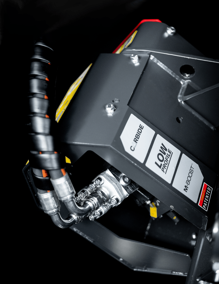 Mit dem M-BOOST Motor zeigt der BMS-F Baggermulcher eine beeindruckende Leistung. Die automatischen Schluckvolumenregelung sorgt für eine dynamische Anpassung.