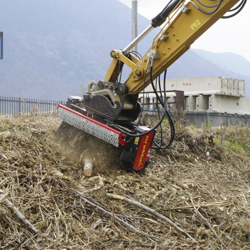 BMS-L -Auch nach der Holzernte kann der Mulcher zum Einsatz kommen, um Reste effizient zu zerkleinern und das Gelände wieder aufzubereiten.
