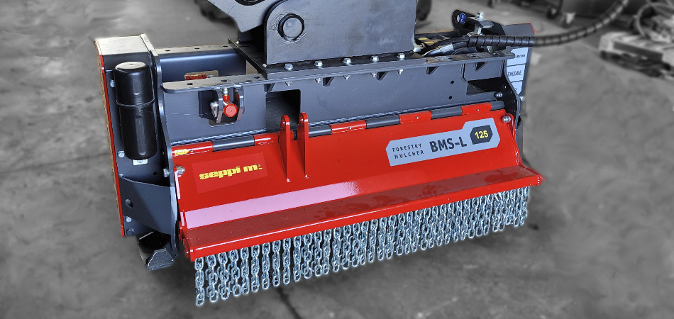 Der BMS-L Forstmulcher wird von einem hydraulischen Motor mit variabler Fördermenge angetrieben, der je nach Bedarf angepasst werden kann. Der empfohlene Durchfluss liegt zwischen 90 und 150 l/min, und der maximale Öldruck beträgt 250 bar.