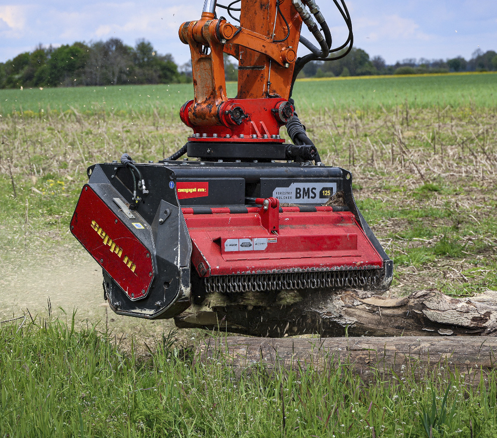 Der SEPPI BMS ist ein leistungsstarker Mulchkopf, der speziell für den Anbau an Bagger mit einem Einsatzgewicht von 15 bis 30 Tonnen entwickelt wurde.