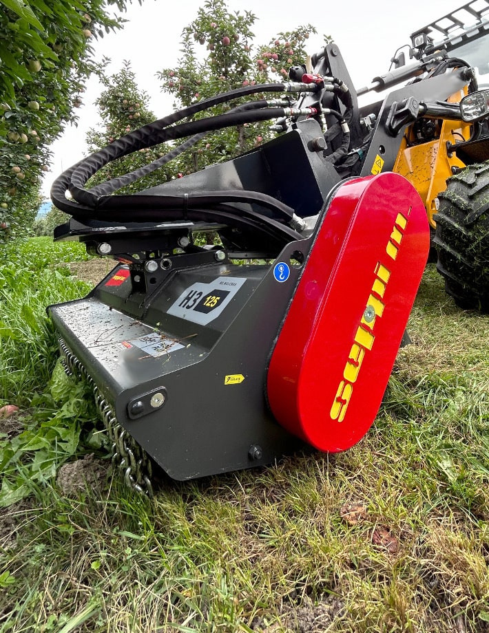 Die Langlebigkeit und Widerstandsfähigkeit des H3 Mulchers wird durch den Einsatz von verschleißfestem AR400-Stahl gewährleistet für Robustheit und Haltbarkeit selbst bei intensiver Nutzung und anspruchsvollen Einsatzbedingungen.