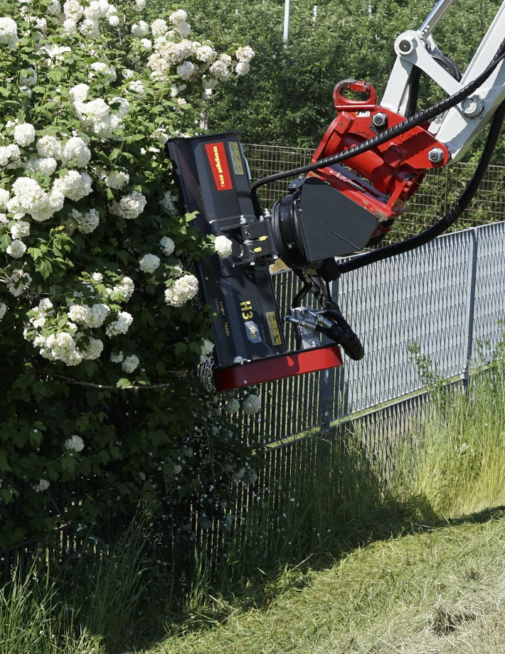 Die 190° Drehvorrichtung des H3 direct Mulchers sorgt für maximale Flexibilität bei der Nutzung. Mit dieser Funktion lässt sich der Mulcher in einem weiten Winkel drehen, was eine präzise Anpassung der Arbeitsrichtung ermöglicht.
