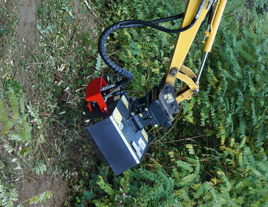 Die Langlebigkeit und Widerstandsfähigkeit des H3 direct Mulchers wird durch den Einsatz von verschleißfestem Stahl gewährleistet. Dieser hochwertige Stahl sorgt für eine außergewöhnliche Robustheit und Haltbarkeit des Geräts.