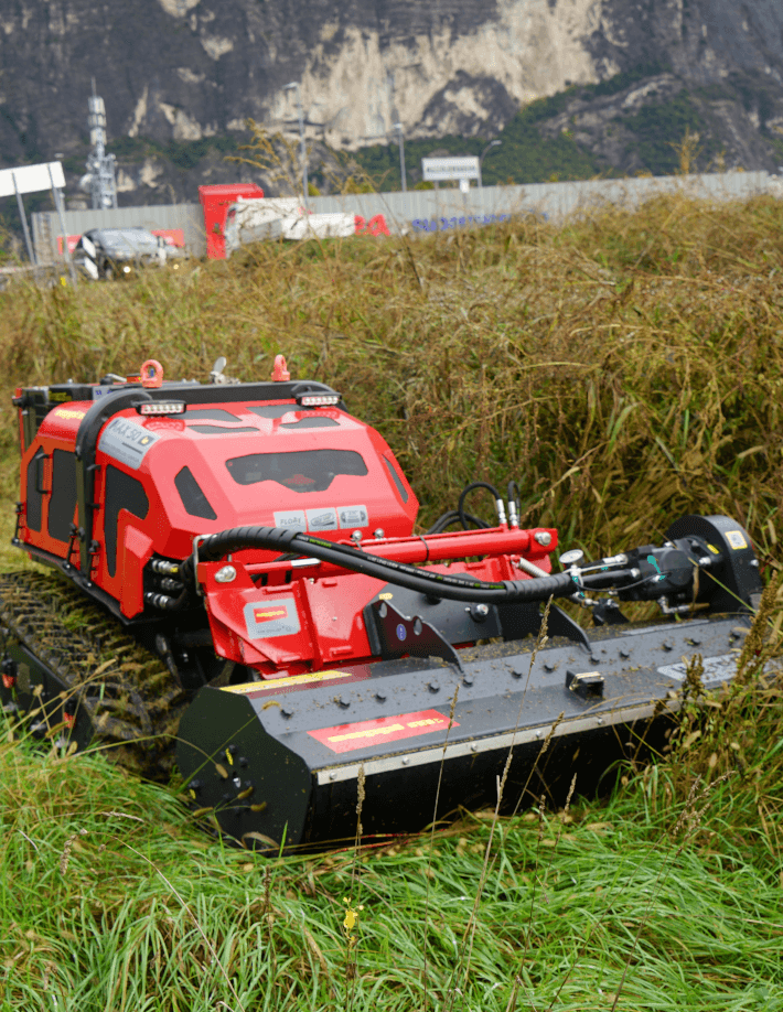 H5 rc (radio control) ist speziell für funkgesteuerte Trägerfahrzeuge und Mini-Lader konzipiert, was ihn besonders flexibel und vielseitig einsetzbar macht.