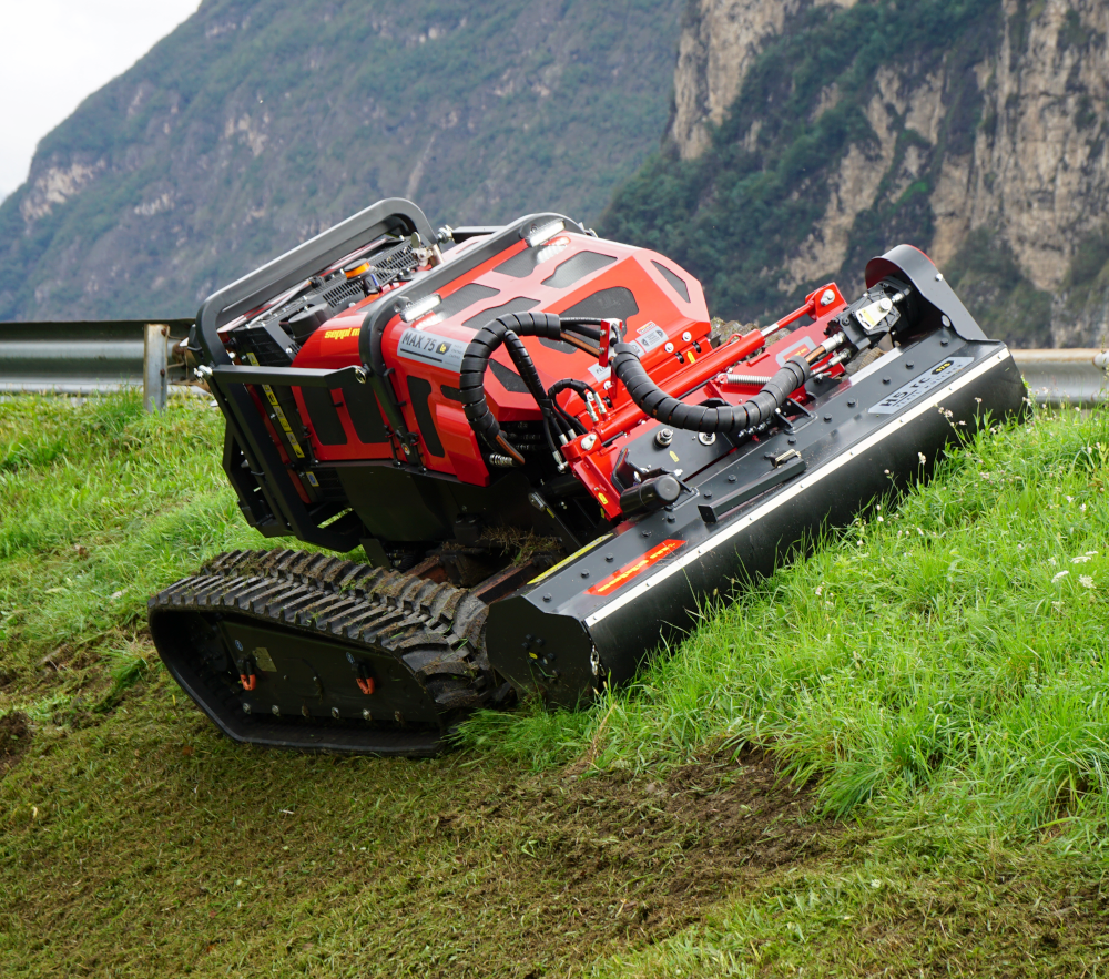H5 rc Schlegelmulcher - Sein niedriges, kompaktes Design und die robuste Konstruktion machen ihn zur perfekten Lösung für professionelle Anwendungen in der Landschaftspflege, dem kommunalen Einsatz sowie dem Garten- und Landschaftsbau.