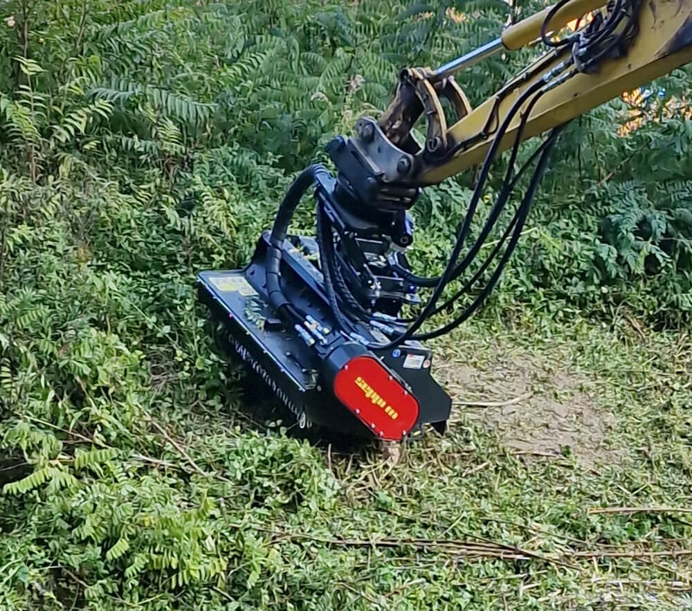 Der SEPPi H7 ist ein robuster Mulchkopf für den Anbau an Raupen- oder Radbagger mit einem Einsatzgewicht von 5 bis 15 Tonnen.