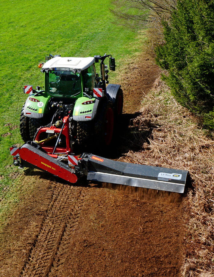 L9 flex mulcht Gras sowie Gestrüpp bis 9 cm Durchmesser, selbst bei hohem Bewuchs.