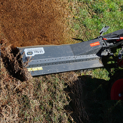 L9 flex von SEPPI M. - robustes Seitenmulchgerät für präzise Arbeiten auf schwierigen und steilen Flächen.