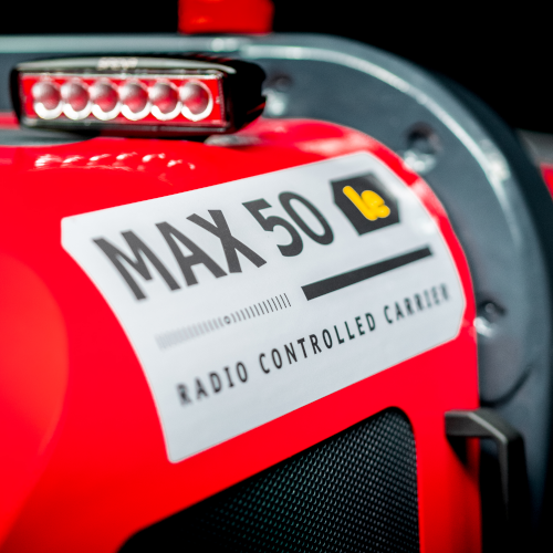 MAX 50 le - Der tief positionierte Schwerpunkt, die großflächige Auflage der Laufketten und das starke Profil gewährleisten herausragende Stabilität und Bodenhaftung, auch in extremen Hanglagen oder auf lockerem Untergrund.
