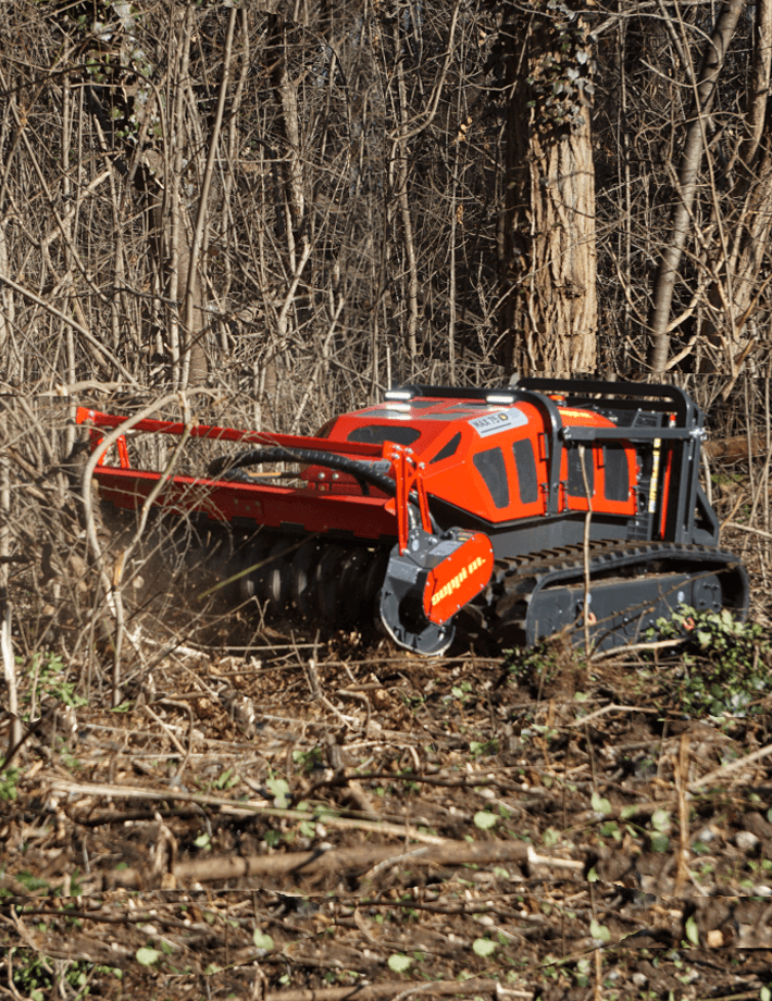 MAX 75 le - Mit dem leistungsstarken SEPPI MICROFORST rc Forstmulcher wird Holzmaterial bis zu 15 cm Durchmesser zerkleinert. Ideal für das Mulchen von Gehölz, Sträuchern und Baumstümpfen.