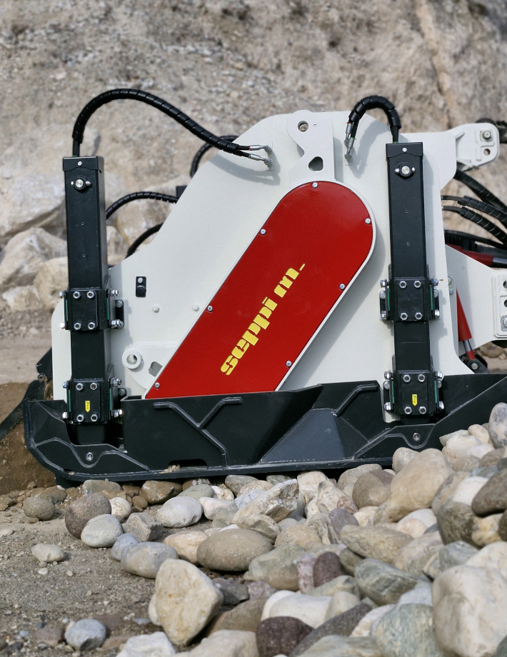 MAXICRUSHR xd Stabilisierungs-Fräse: Rotor mit Wolframkarbid-Werkzeugen BOLT MONO PROTECT V-LOCK, DUO EXTREME und DUO DEFENDER – zerkleinert Steine bis 50 cm Ø.