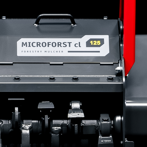 MICROFORST cl - Dank des innovativen CUT CONTROL Rotors mit hochwertigen Wolframkarbid-Werkzeugen erledigen Sie Ihre Aufgaben schnell und effizient. Sie können Holz mit einem Durchmesser von bis zu 13 cm problemlos mulchen, wodurch das Recycling organischer Materialien entfällt und Sie wertvolle Zeit sparen.