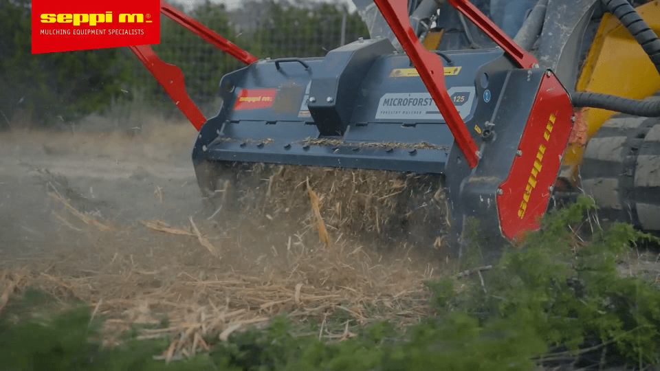 Willkommen bei MICROFORST cl, Ihrem idealen Partner für effizientes Mulchen in jedem Gelände. Unser kompakter Forstmulcher wurde speziell für kleine Kompaktlader entwickelt und bietet eine herausragende Lösung für Garten- und Landschaftsbauer, Landwirte sowie Lohnunternehmer.