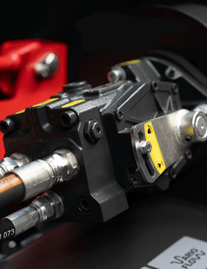 MICROFORST rc - Das VARIO FLOW-System ermöglicht eine automatische Anpassung der Ölflussmenge an den Leistungsbedarf des Mulchers.