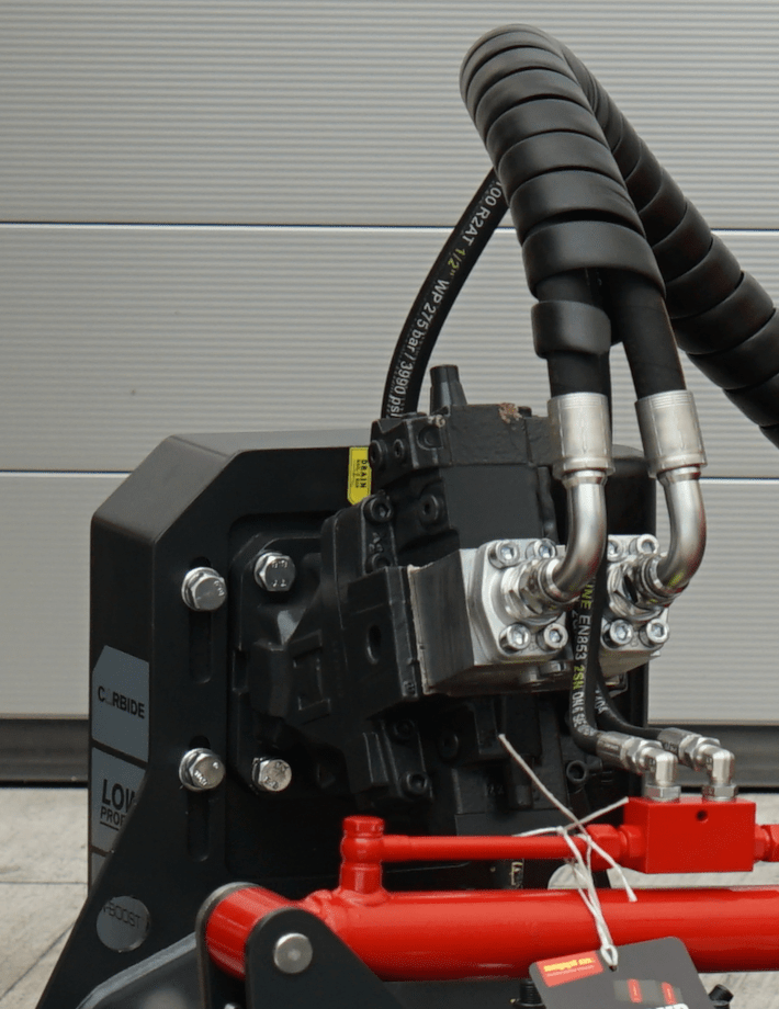 MICROSOIL rc - Der Schrägachsen-Kolbenmotor der Serie M-BOOST sorgt für eine automatische Schluckvolumenregelung und bietet bis zu 40 % mehr Drehmoment im Vergleich zu herkömmlichen Hydraulikmotoren.