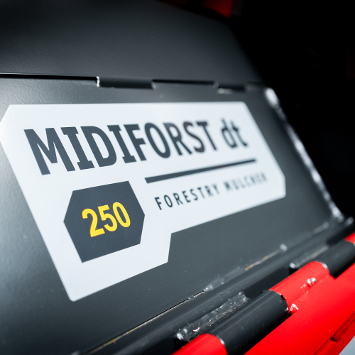 MIDIFORST dt - Neben der Version für mechanisch angetriebene Schlepper gibt es dieses SEPPI Forstmulchgerät MIDIFORST dt hyd auch für hydraulische Kompaktlader.