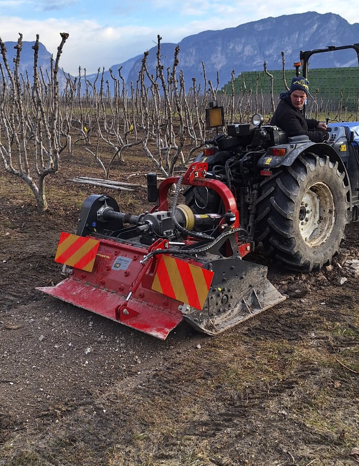 MIDIPIERRE - Vielseitiges und leistungsfähiges Gerät, das speziell für die Zerkleinerung von Steinen auf landwirtschaftlichen Flächen, in Weinbergen und Obstplantagen entwickelt wurde.