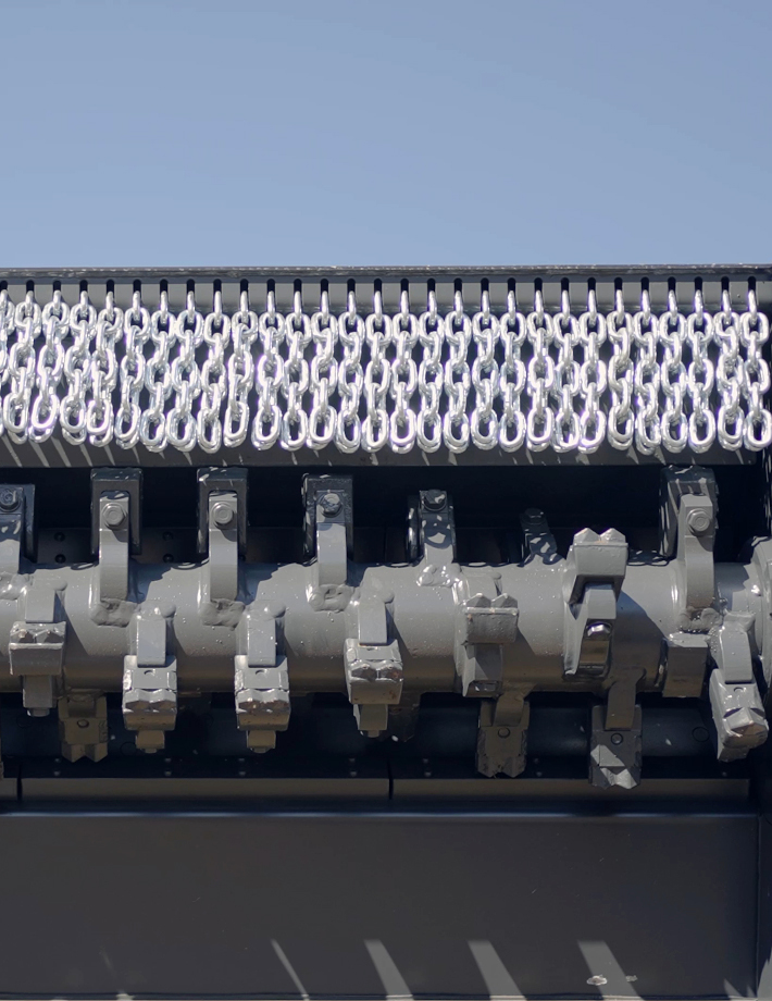Der innovative HELIX-Rotor sorgt für eine effiziente Materialbearbeitung und ist mit besonders verschleißfesten Halterungen ausgestattet, die eine lange Lebensdauer und zuverlässige Leistung gewährleisten.