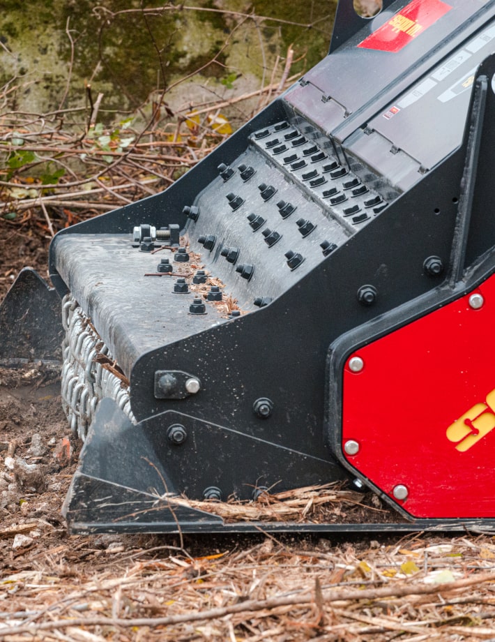Die robusten Verschleißplatten können bei Abnutzung ausgetauscht werden, was die Lebensdauer der Maschine erheblich verlängert und die Wartungskosten reduziert.