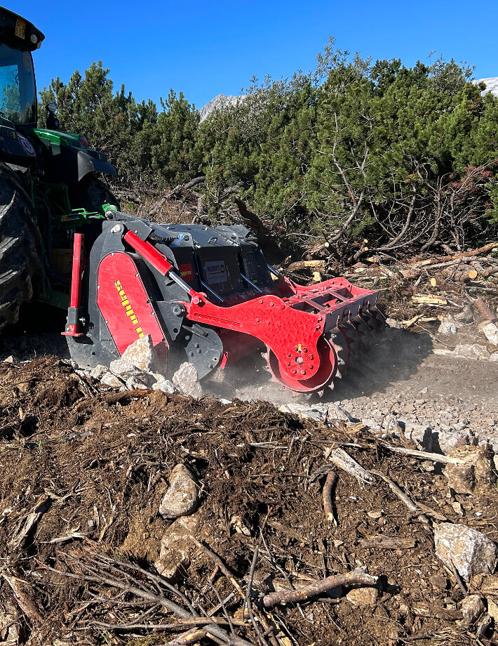 MULTIFORST - Flexibel für jedes Einsatzgebiet: Boden, Steine, Holz! Fräst Böden, zerkleinert Steine und mulcht Holz - ein echtes All-in-One-Genie für Forst- und Landwirtschaft!