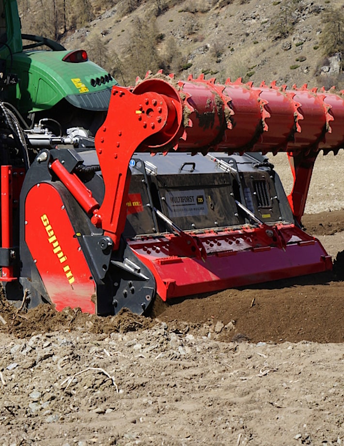MULTIFORST - Kraftvoller Doppelantrieb mit CARBONCHAIN Zahnriemen für maximale Leistung, durch hohe Festigkeit und Längenstabilität bei hoher Flexibilität.