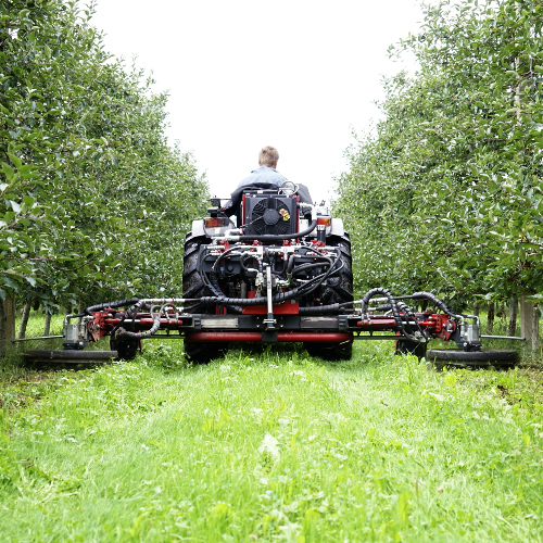 PORT-X - Geräteträger ermöglicht effiziente Unterstockpflege im Obst- und Weinbau - ideal für den ökologischen Anbau. Mit dem 2-FAST Schnellwechselsystem lassen sich Anbaugeräte schnell austauschen.