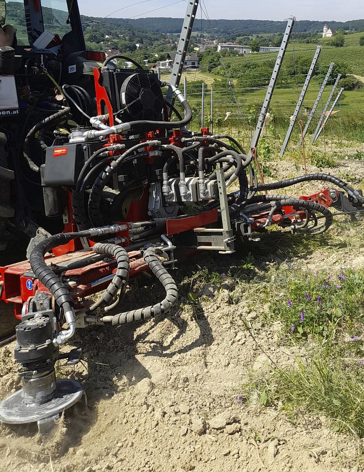 PORT-X ist mit einem autonomem Hydraulikantrieb ausgestattet und verfügt über eine unabhängigen Pumpe, einem eigenen Tank und Steuerventilen.