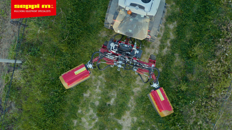 PORT-X Geräteträger für effiziente Unterstockpflege im Obst- und Weinbau ist ideal für den ökologischen Anbau ohne Herbizide.