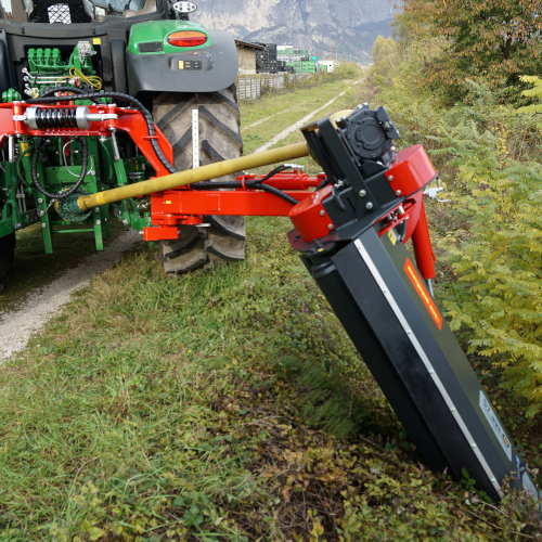 S7 avs - Die dreifache Helix-Rotorwelle mit hochwertigen Schlegeln gewährleistet eine ruhige und kraftvolle Zerkleinerung von Gras, Gestrüpp und Reisig mit einem Durchmesser von bis zu 7 cm.