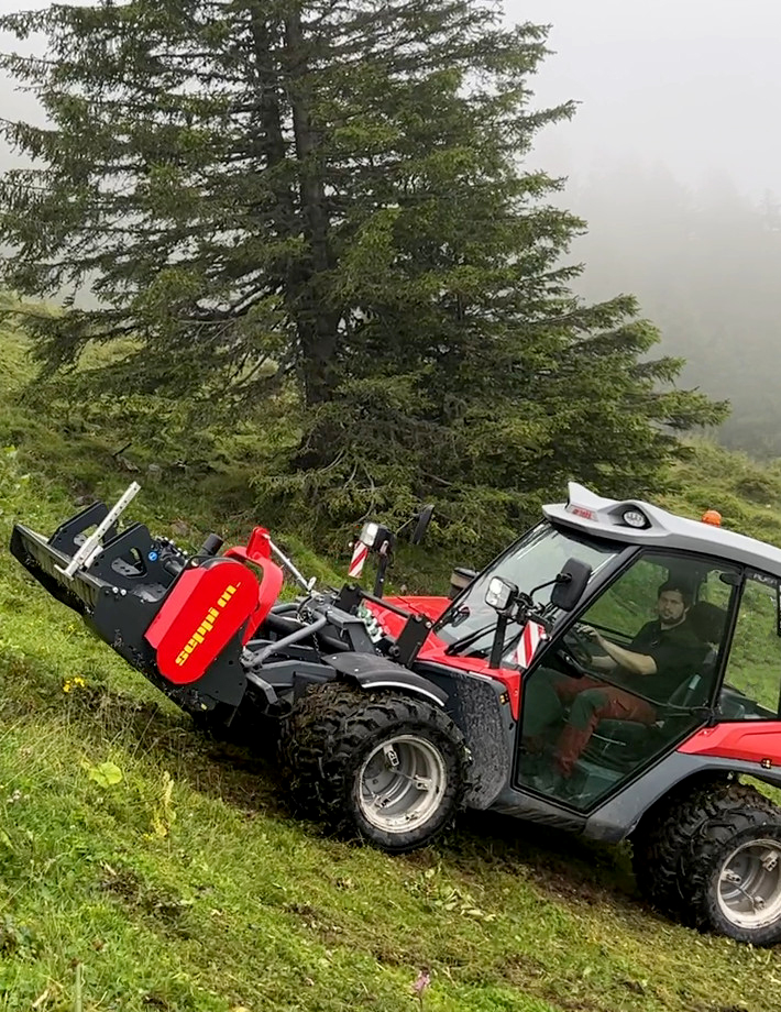 S7 base - Schwerpunkt nah am Traktor, stabil und ideal für Steillagen.