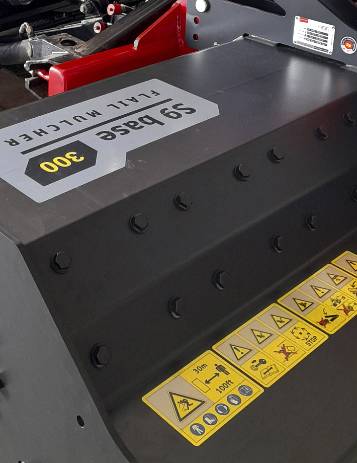 S9 base - Austauschbare Verschleißplatten aus verschleißbeständigem Stahl AR400. Totzt langer Lebensdauer, ist es bei verschleißintensiven Einsätzen möglich diese bei Bedarf auszutauschen.