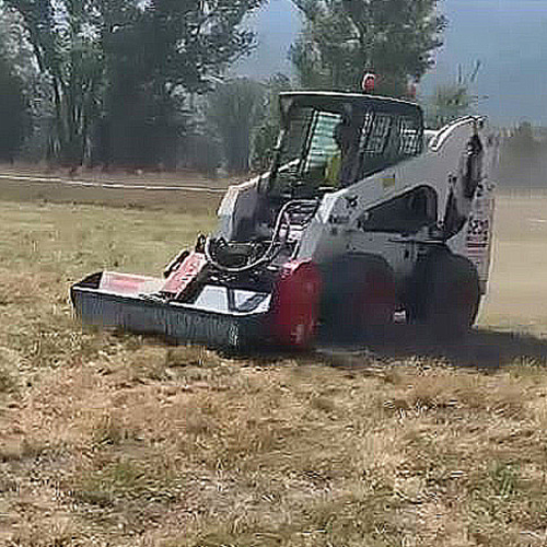 SMO skid steer - Mit seiner hohen Leistungsfähigkeit und Flexibilität ist der SEPPI SMO skid steer die ideale Lösung für professionelle Mulcharbeiten.