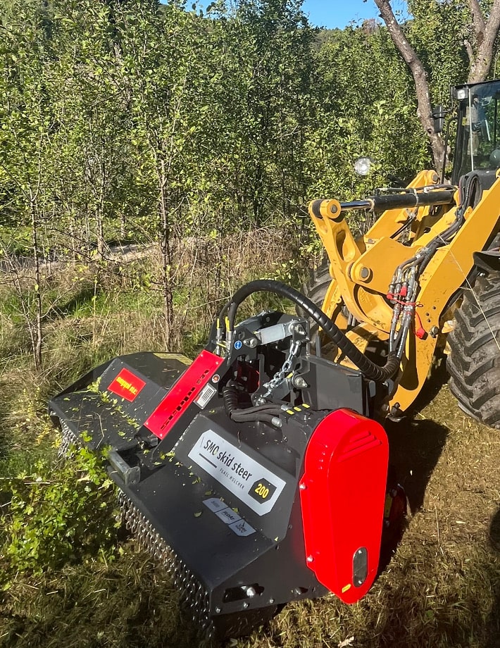 SMO skid steer - Zerkleinert zuverlässig Gras, Gestrüpp und Äste mit einem Durchmesser von bis zu 7 cm und sorgt so für eine gleichmäßige Mulchschicht