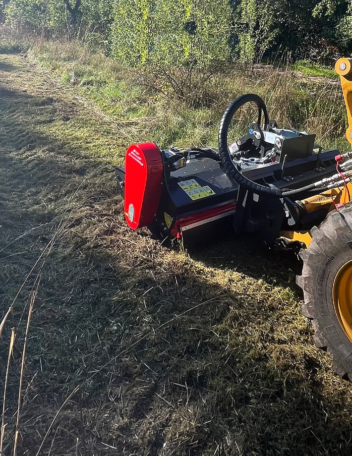 SMO skid steer - vereint eine leichte Bauweise mit hoher Robustheit und sorgt für effizientes Arbeiten selbst in anspruchsvollem Gelände