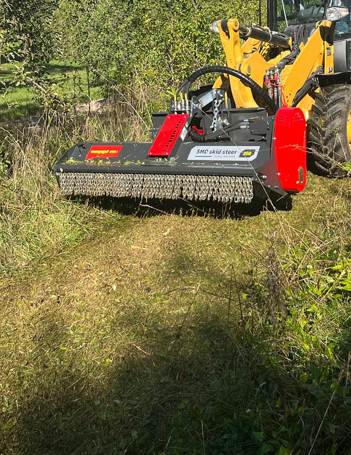 SMO skid steer - Das robuste Gehäuse aus hochfestem Stahl S420 bietet maximale Widerstandsfähigkeit und Langlebigkeit, selbst unter anspruchsvollen Einsatzbedingungen.