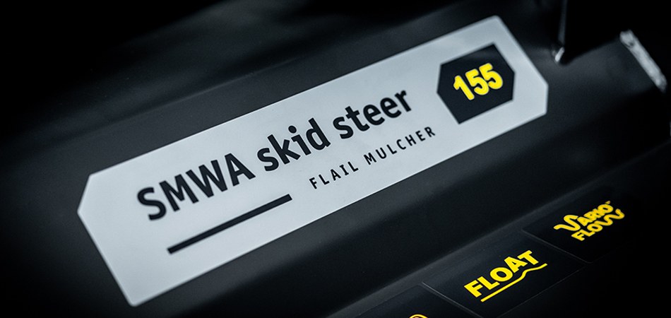 SMWA skid steer - Das SEPPI Mulchgerät für Kompaktlader SMWA skid steer mulcht Gras und Gebüsch bis zu 5 cm Durchmesser. Dieses Gerät eignet sich besonders für die Pflege von Grünflächen mit Gras, Gebüsch und Ästen. Schlägelmulchgeräte für Kompaktlader SEPPI sind starke aber leicht einsetzbare Geräte, egal ob im Park, auf Straßenrändern, in der Landwirtschaft oder auf der Baustelle. Anbauplatte für Kompaktlader nach SAE-Standards
