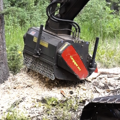 Dank ihrer enormen Leistung kann die STAR-FC hyd Holzstümpfe und Wurzeln mit einem Durchmesser von bis zu 40 cm effizient zerkleinern.