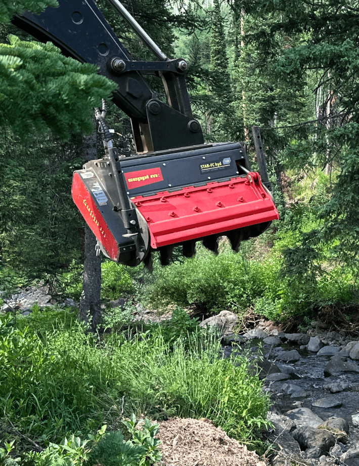 STAR-FC hyd ist für härteste Einsatzbedingungen konzipiert und überzeugt mit einem extrem robusten Gehäuse aus hochfestem S420 Stahl mit austauschbaren AR400-Verschleißplatten..