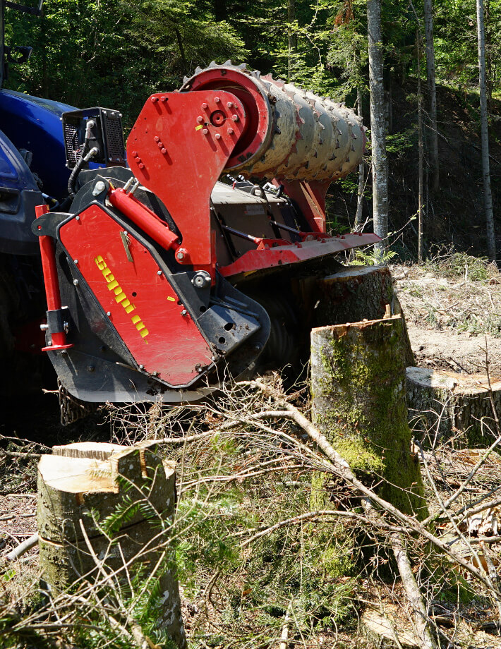 STARSOIL zerkleinert Steine, Holz und Wurzeln schnell und effizient. Dank seiner robusten Bauweise und leistungsstarken Technik sorgt er für eine effektive Bodenbearbeitung und optimale Vorbereitung.