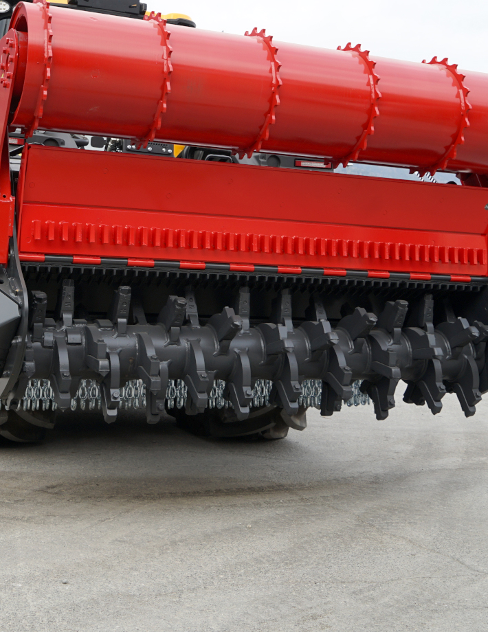 STARSOIL - Der V-LOCK Rotor in Kombination mit gehärteten Gegenschneiden und einer Brechleiste garantiert eine äußerst effektive Zerkleinerung von Steinen und Holz.