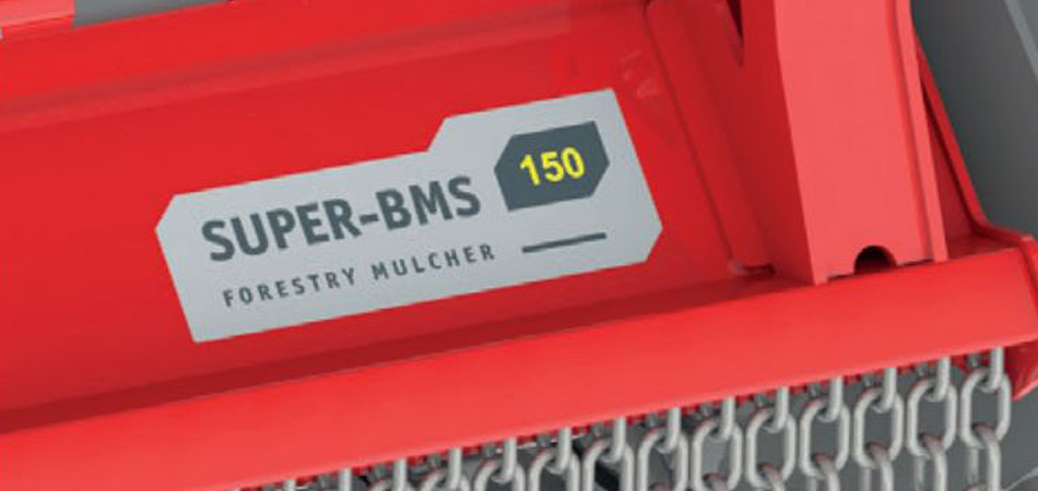 SUPER-BMS - Mit einem Doppelmotorantrieb und einem Gewicht von über zwei Tonnen ist er für anspruchsvolle Einsätze in der Forstwirtschaft und auf schwer zugänglichen Flächen konzipiert. Er bewältigt selbst herausfordernde Arbeiten wie das Mulchen und Fräsen von Holzstämmen und Stubben mit einem Durchmesser von bis zu 40 cm.
