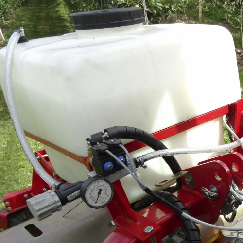 XID - Der Tank der XID Standard-Variante hat ein Volumen von 100 Litern, während der XID APPLE vario mit einem 120-Liter-Tank ausgestattet ist. Je nach Modell verfügt die Anlage über eine oder zwei Sprühdüsen.