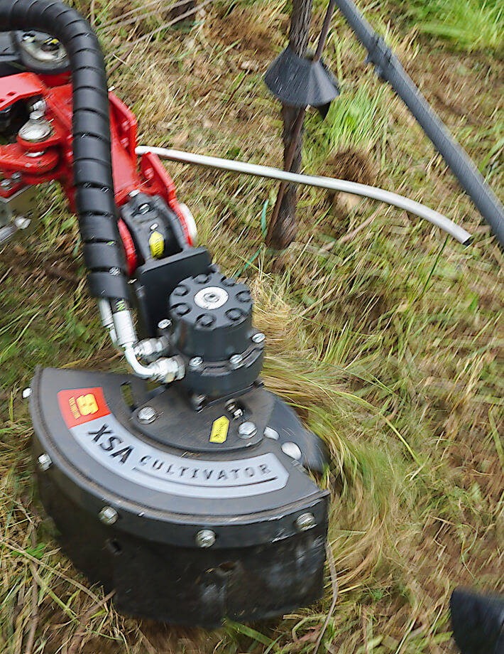 XSA - via 2-FAST ist mit einem elektro-hydraulischen Taster ausgestattet, der auf den Widerstand der Baumstämme reagiert und diese folglich schützt.