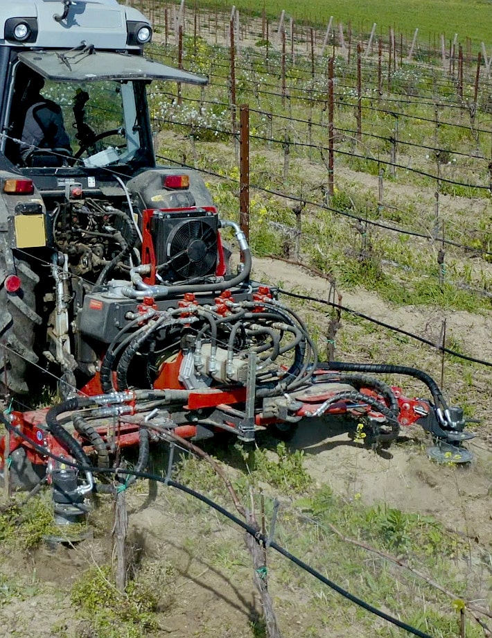 XSA fördert die Mineralisierung des Bodens und ist auch eine vorbeugende Maßnahme vor Mäuseschäden. Die Bodenbearbeitung hilft Gangsysteme zu zerstören und mit kurzer Begrünung den Mäusen keine Deckung zu bieten.