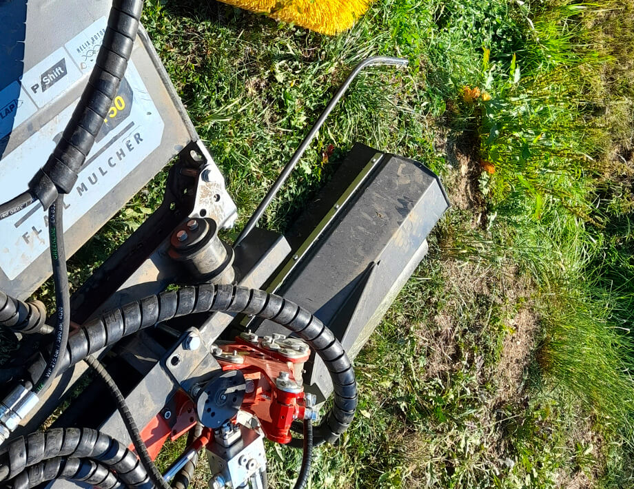 Die FLOAT-Schwimmvorrichtung ermöglicht es dem Mulcher den Bodenkonturen frei folgen kann. Sie kann jederzeit mit einem Bolzen arretiert werden.